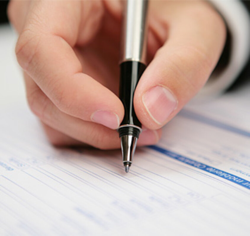 Stockfoto, Nahaufnahme einer Hand mit Stift